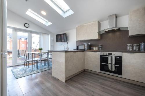 Townhouse for Professionals (5 Bedroom 5 Ensuite)