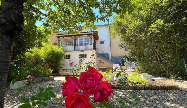 Townhouse with private garden and terrace in Beaumont-du-Perigord