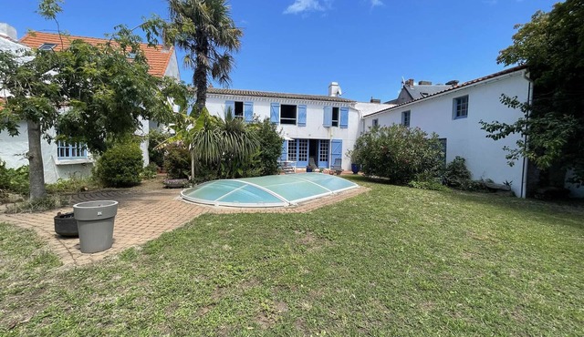 Townhouse with pool - 6 guests
