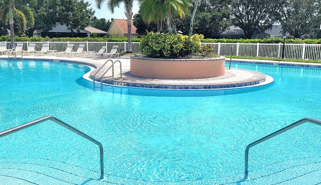Townhouse Heated Pool Lake view Beach Stuff 3 beds