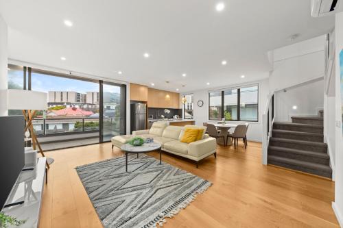Townhouse in Caulfield with Garage