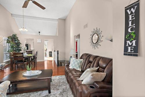 Townhouse in Lenexa by YDSH GuestMind