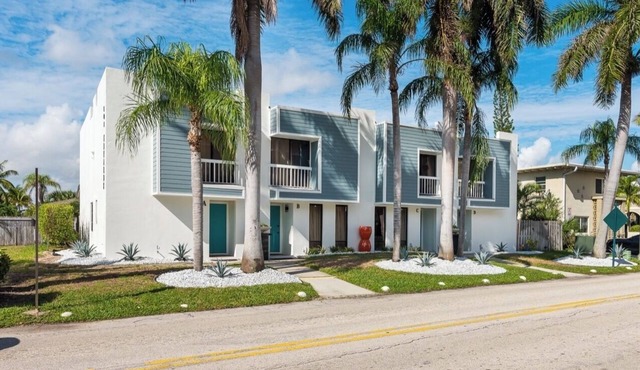 Townhouse in Palm Beach Shores