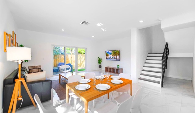 Townhouse in Prime Location W Free Parking