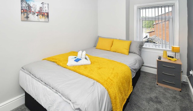 Townhouse @ Lawton Street Crewe - SUPERIOR DOUBLE WITH TV