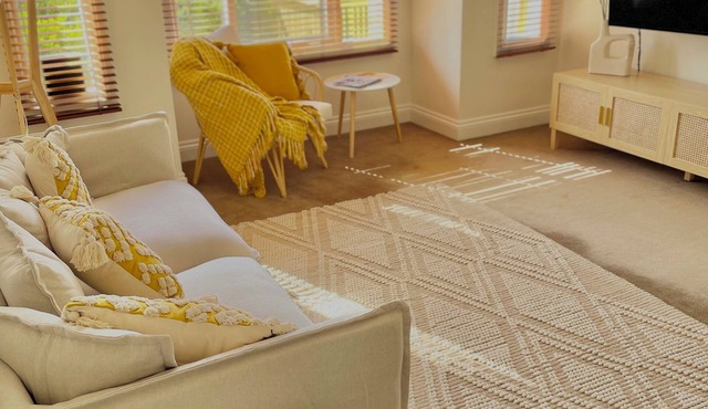 Townhouse Minutes From Cafes, Restaurants and all Williamstown has to Offer!