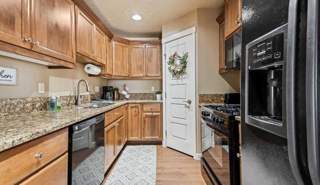 Townhouse near College of Idaho, workspace