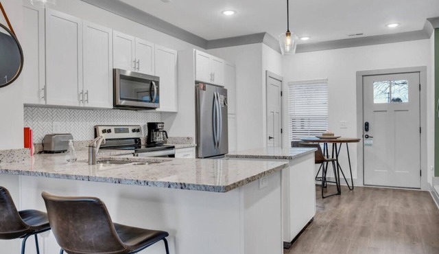Townhouse Near Downtown|Soccer Stadium| Melrose #E