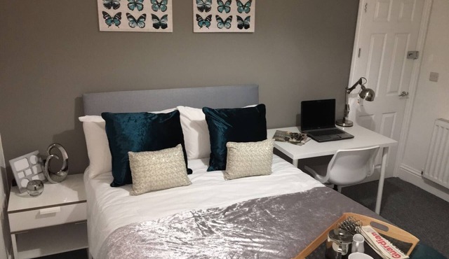 Townhouse @ Nelson Street Crewe - Whole 5 Bedroom House