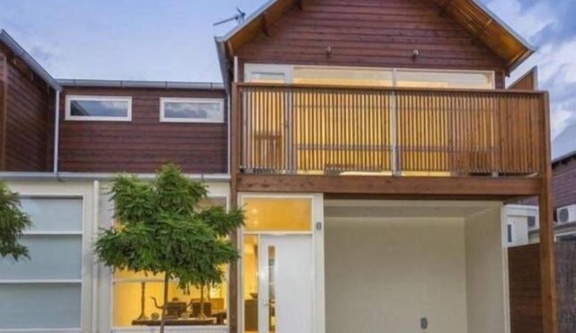 Townhouse on Hitchcock Ave with FREE NBN WiFi