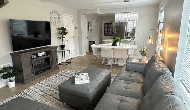 Townhouse on Strand.Centrally located with all new furnishings and Central AC