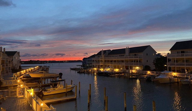Townhouse on the Bay! Sleeps 8 w/boat dock and accsess to Indian River Inlet