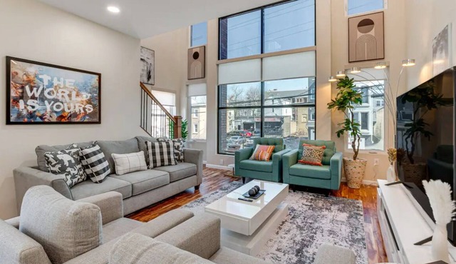 Townhouse - Urban Living with Rooftop Deck!