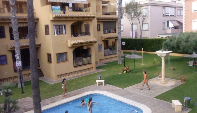 Townhouse with pool 3 'from the beach.