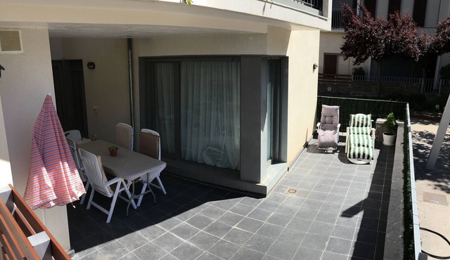 Townhouse with barbecue and terrace with glazed enclosure