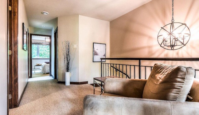 Townhouse with Free Shuttle to Tremblant Resort