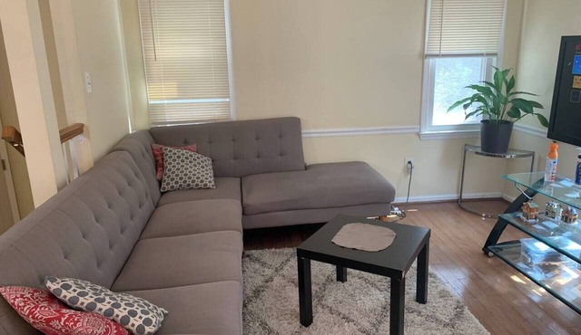 Townhouse with free parking