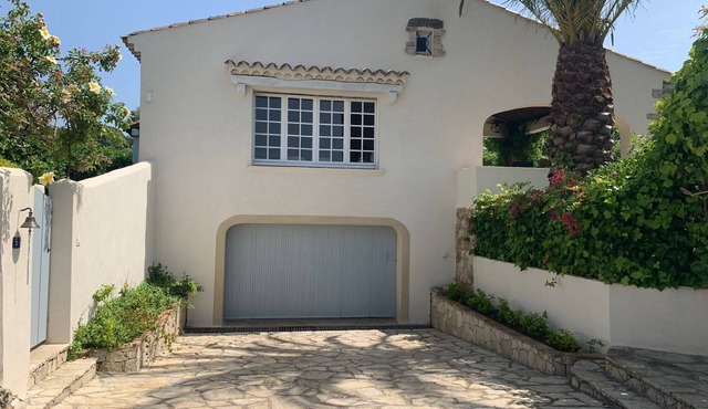 Townhouse with garden and pool