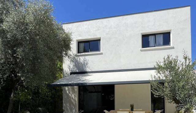 Townhouse with garden and pool