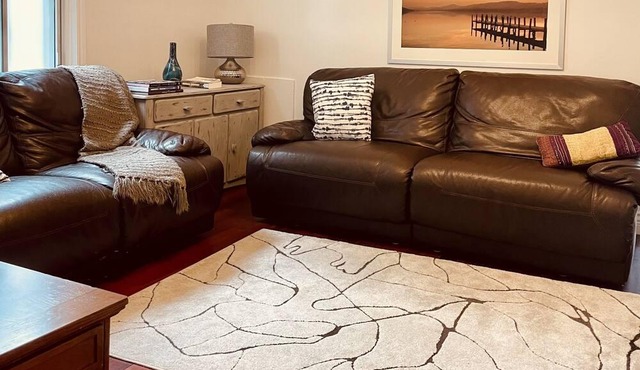 Townhouse with garden: one minute walk to Metro