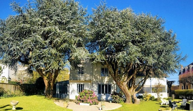 TOWNHOUSE WITH GARDEN IN QUIET NEIGHBORHOOD