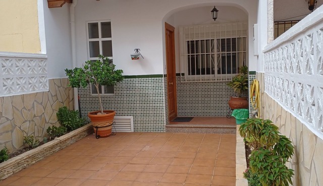 TOWNHOUSE WITH PATIOS, BBQ, FREE WIFI AND PARKING AT 5 'ON FOOT OF THE BEACH