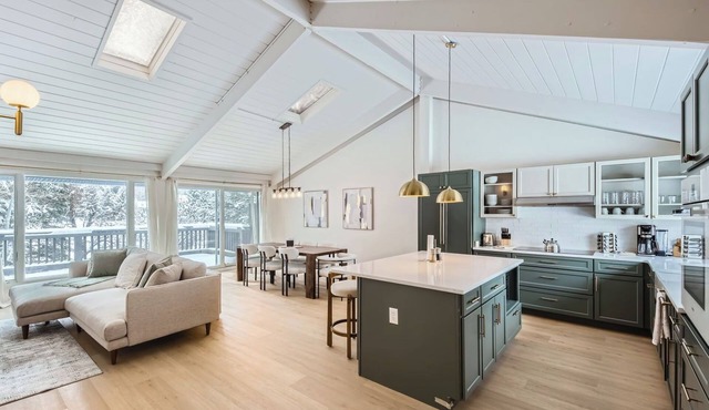 Townhouse with private hot tub in Eagle Vail
