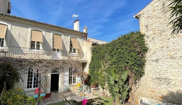 TOWNHOUSE WITH SWIMMINGPOOL - Country living in the city