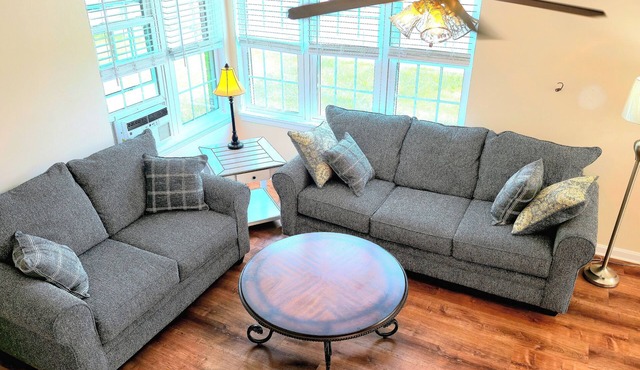 Townhouse99 Two bedrooms, One Bathroom, Sleeps Six