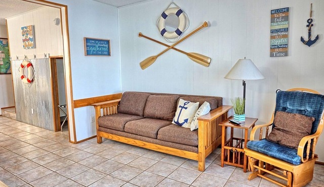 Townhouses 2 & 4 (Sleeps 1-12) - Offer a Full Size Kitchen/Sitting Area, 2 Full size bathrooms with tub/shower units, 2 Queen beds, 1 twin bed, 2 Full Beds, & 1 Twin over Full Bunk Bed.