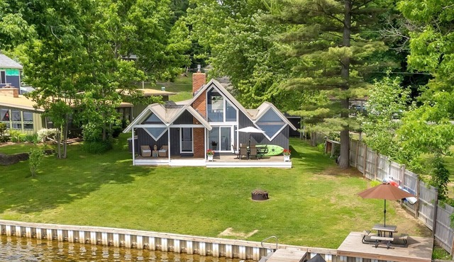 Townline Lake | Lake Front | 3 bed | 1 Bath