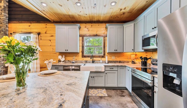 Townsend - River's Cabin - 2 bedroom - Sleeps 8