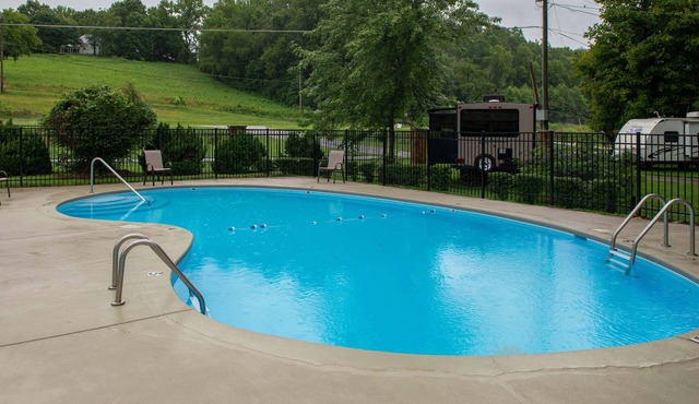 Townsend Riverfront Retreat・Pool Access・Firepit