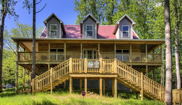 Townsend TN Cabin Near Davy Crockett Riding Stables & Tuckaleechee Caverns