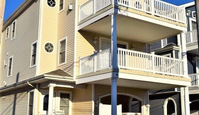 Townsends Inlet Beachblock - 9 unit private community with a shared POOL!