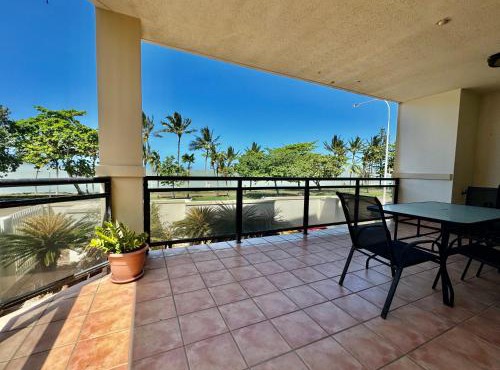Townsville Beachfront Apartment on the Strand - 2