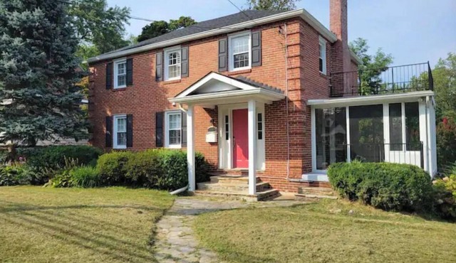 Towson Beautiful Home 5 minutes from Everything Towson