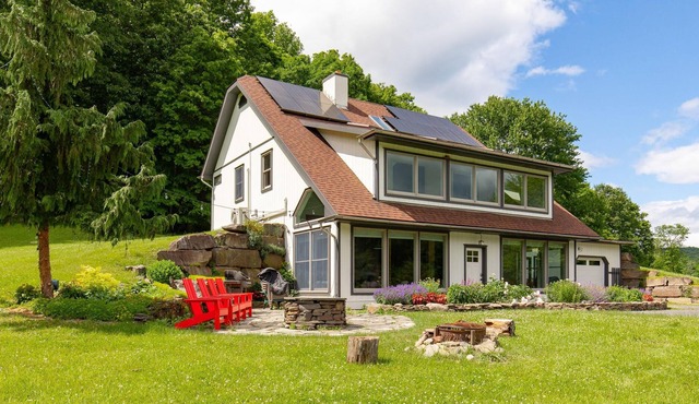 Toymaker Farmhouse: Bright Private Oasis in Saugerties w/ Fishing Pond