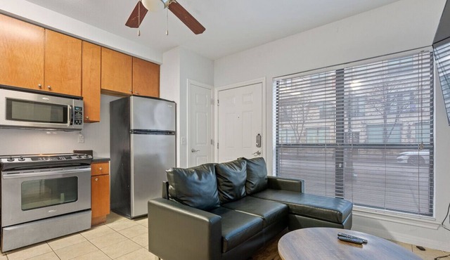 TP 101 luckey · ATX 1 Bedroom! Street-Access, GREAT location!