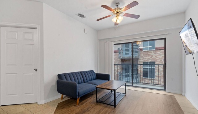 TP 501 Luckey · Lovely ATX 2 Bedroom, GREAT location!