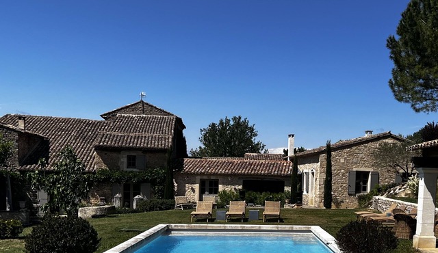 Très Beau Mas 18ème à Moins de 10mns à Pieds du Coeur de Ménerbes