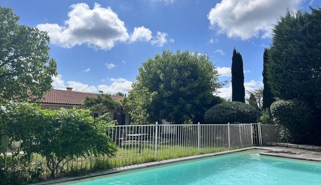 Très Belle Villa Avec Piscine