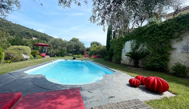 Très Beau mas Avec Piscine Chauffée et Jacuzzi Dans Larrière Pays Niçois