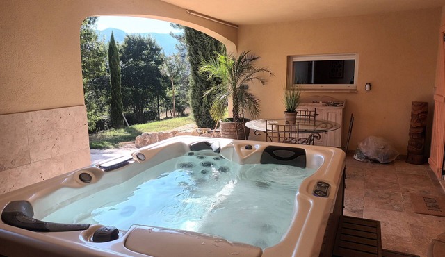 Très Beau Meublé Vacance, Clim Jacuzzi, Jardin,tout Confort !