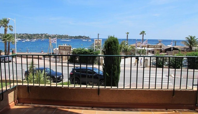 Très beau studio face à la mer