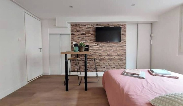 Très Beau Studio Refait à 5 min du Centre-ville et de la Gare