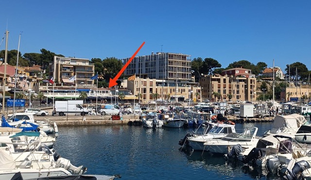 Très Beau T2 sur le Port de Carry le Rouet