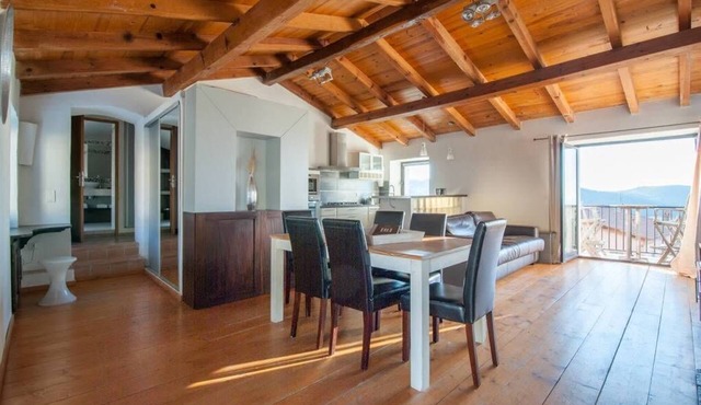 Très bel appartement Celu : ambiance village et belle vue tout confort