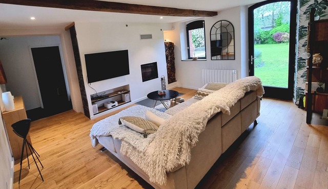 Très Belle Maison de Caractère Avec Jacuzzi et Piscine