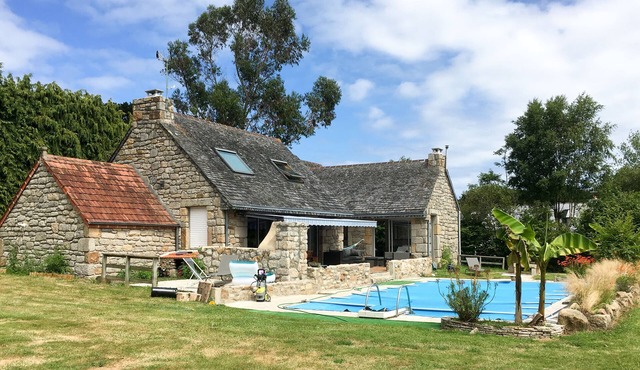 Très Belle Propriété Avec Piscine et Jacuzzi à 200m de la mer